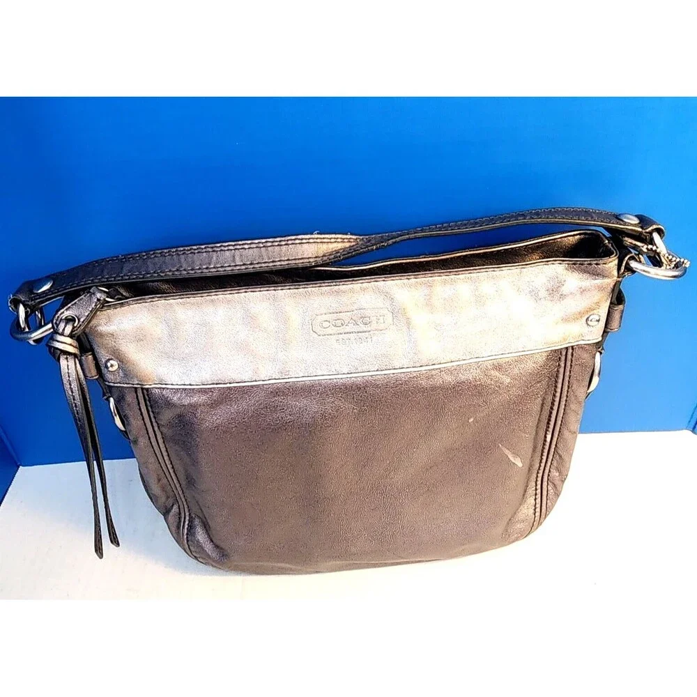 Coach Caramel and Brown Leather Shoulder Bag Size Medium